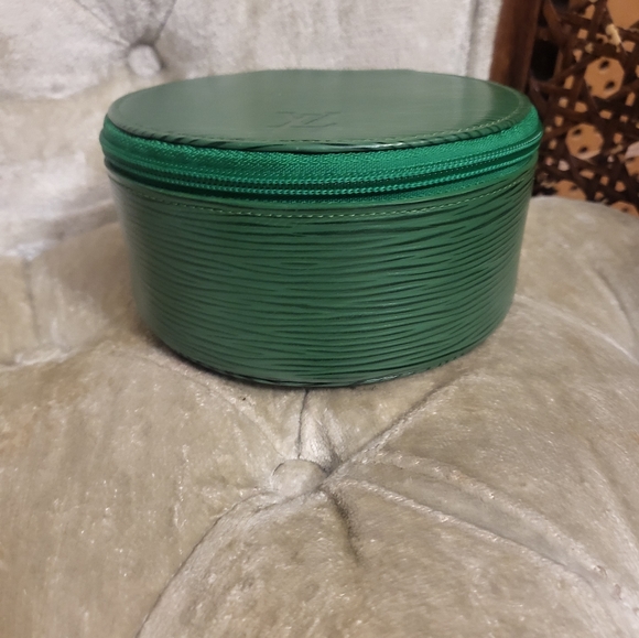 Authentic Vintage Louis Vuitton Green Epi jewelry travel case - Picture 7 of 8